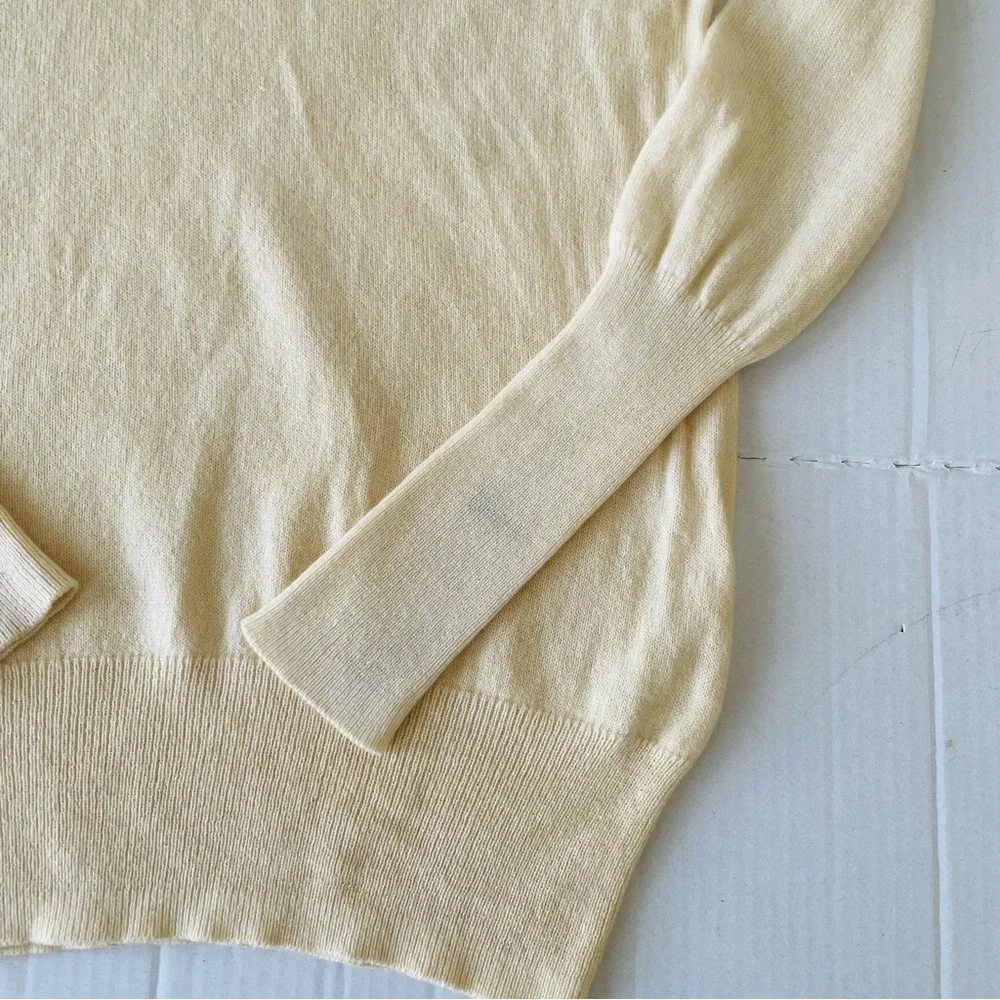 J. Crew Pale Yellow V-Neck Cashmere Sweater 🚨imperfections